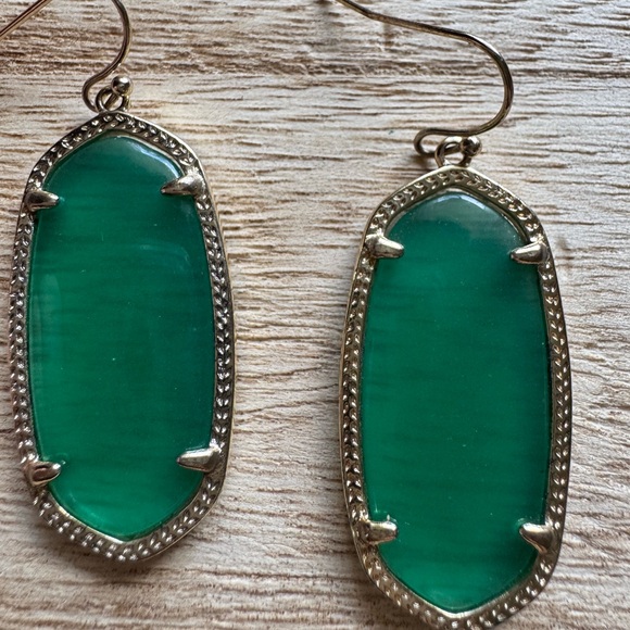 Kendra Scott Green & Gold Elle Drop Earrings - Picture 3 of 4